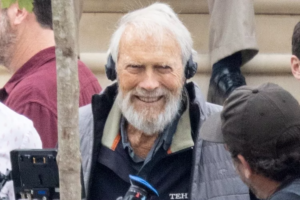 Clint-Eastwood-on-set-tout-112223-3874676785fd4fcdad980a20290ace09.png